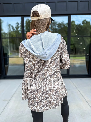 Ribbed Shacket with Gray Hood in Duck Camo