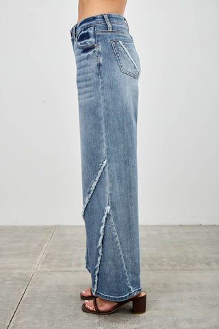 Mid Rise Wide Leg Denim Jeans w/ Frayed Seam
