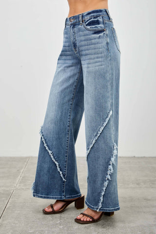 Mid Rise Wide Leg Denim Jeans w/ Frayed Seam