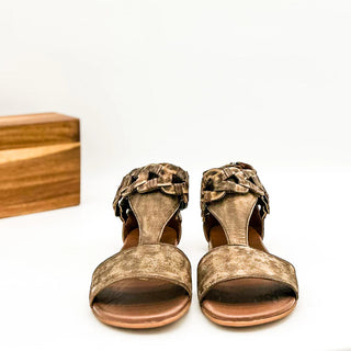 Leather Loop Sandals in Tan